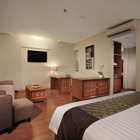 Aston Tanjung City Hotel Exteriör bild