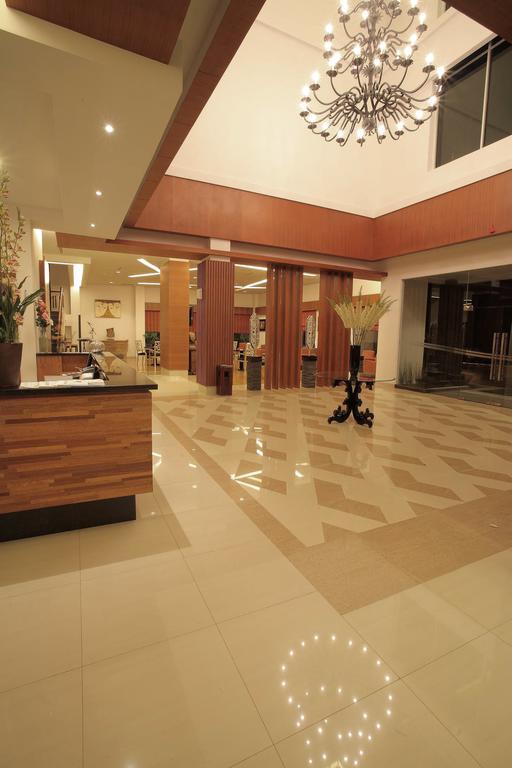 Aston Tanjung City Hotel Exteriör bild