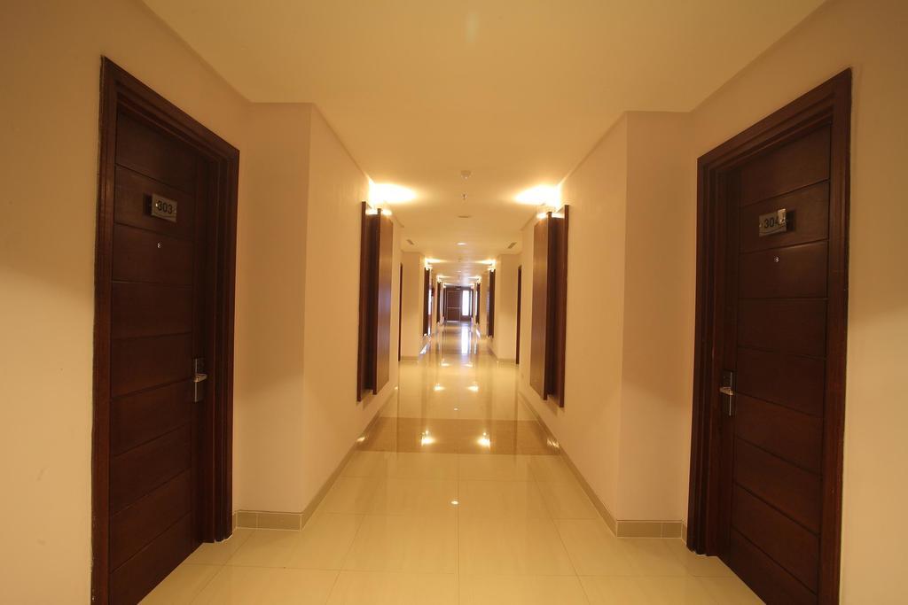 Aston Tanjung City Hotel Exteriör bild