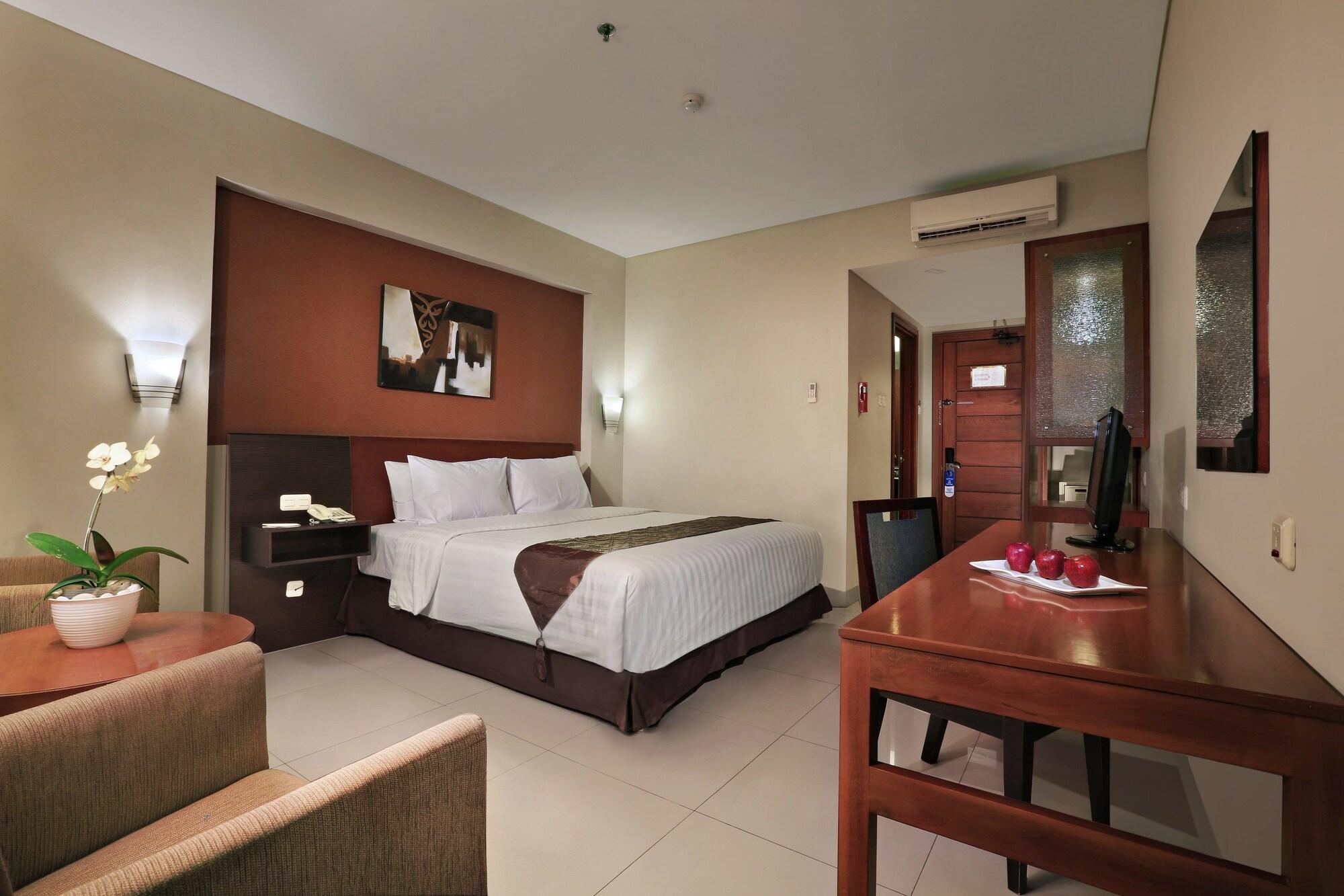 Aston Tanjung City Hotel Exteriör bild