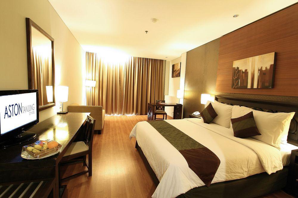 Aston Tanjung City Hotel Exteriör bild