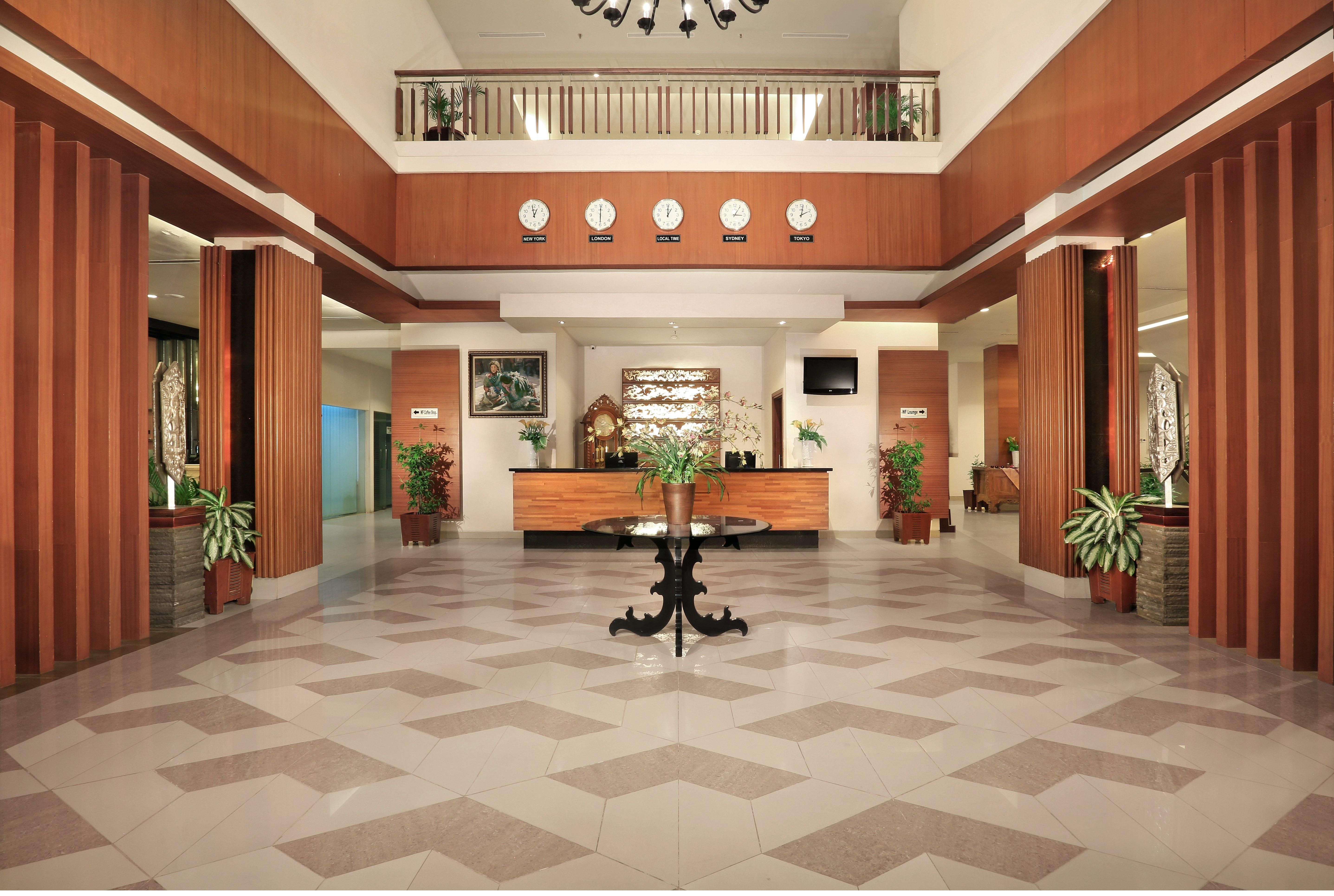 Aston Tanjung City Hotel Exteriör bild