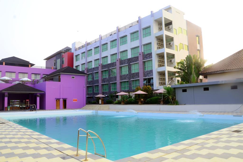 Aston Tanjung City Hotel Exteriör bild