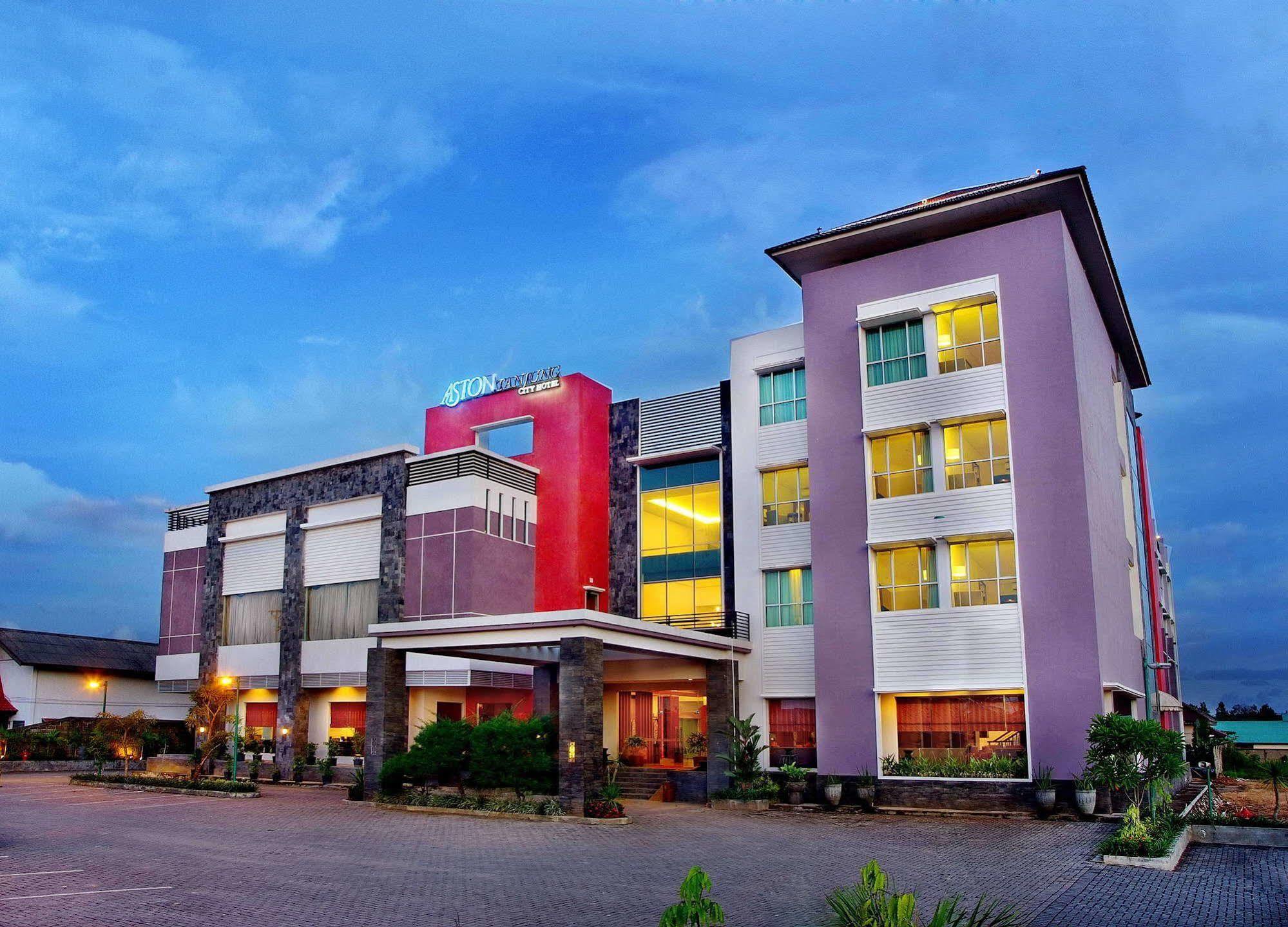Aston Tanjung City Hotel Exteriör bild