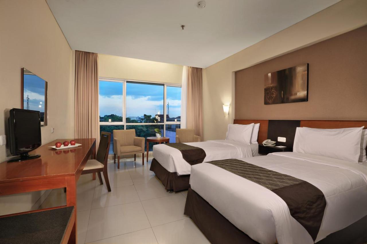 Aston Tanjung City Hotel Exteriör bild